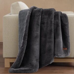 FRYE Luxe Faux Fur Throw